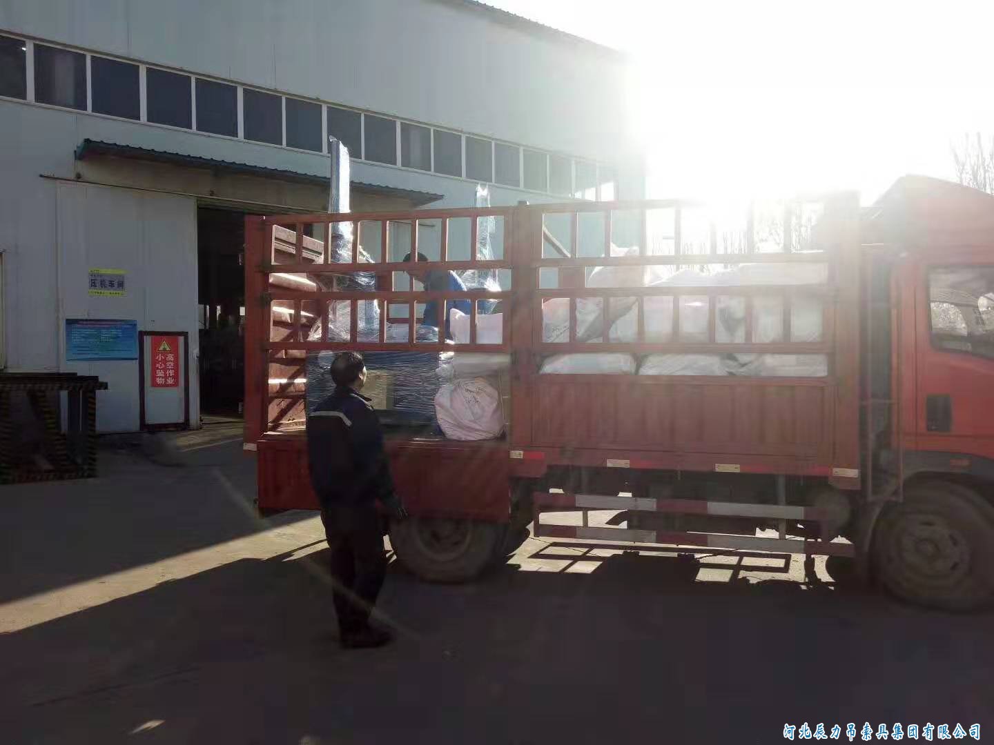 两台XPJ32型钢丝绳插套机发货！